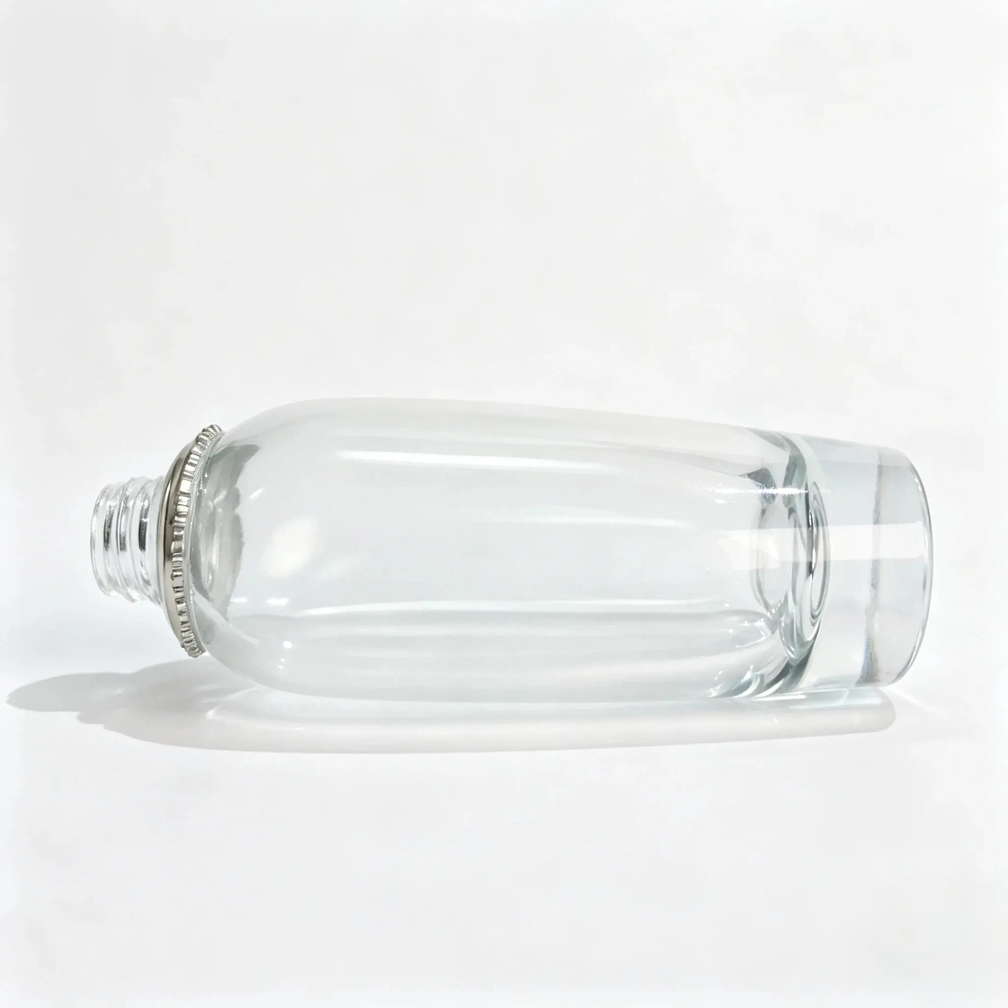120ml Empty Lotion Pump Bottle Side Structure Side profile of the 120ml empty lotion pump bottle showing its narrow body shape and overall bottle structure
