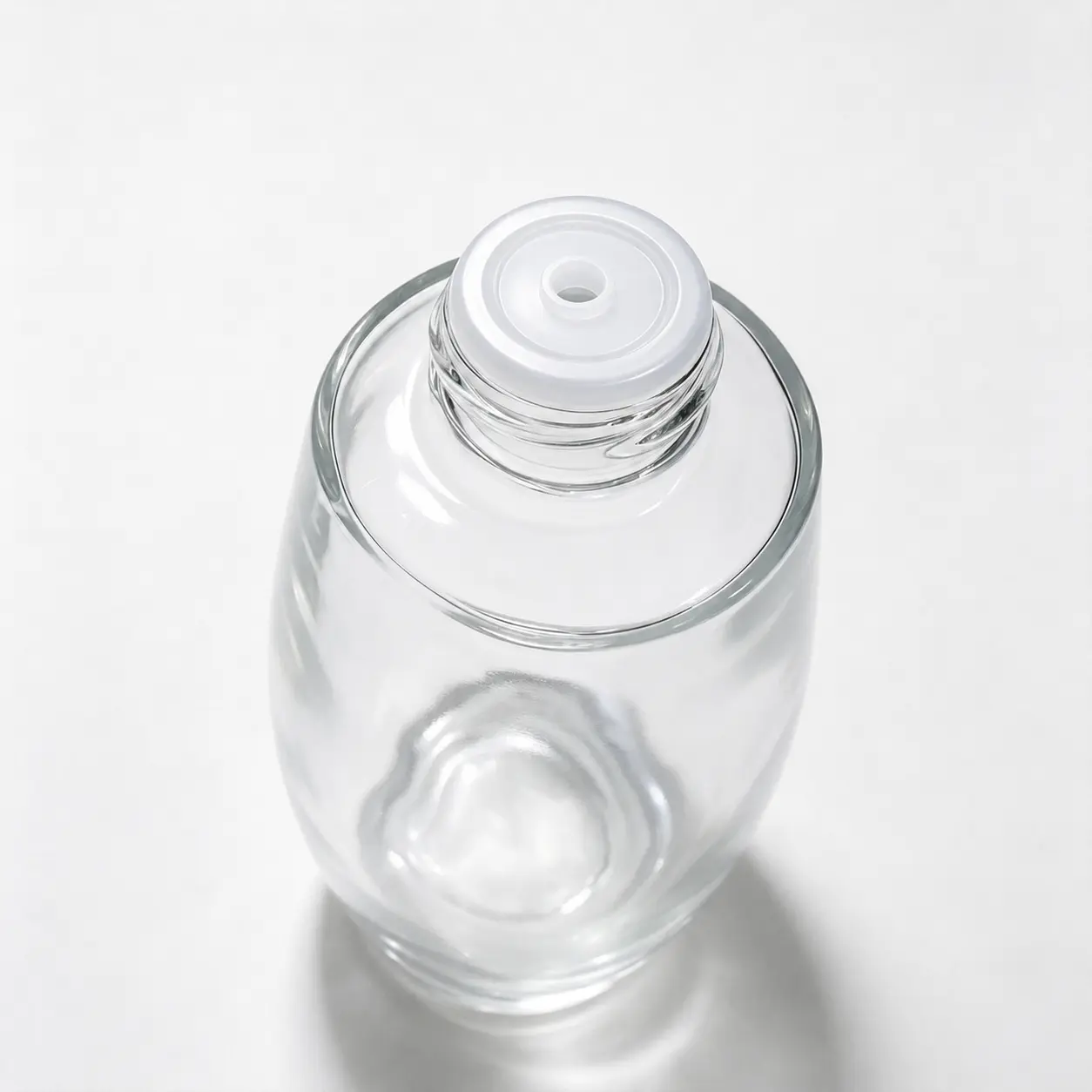 Neck opening detail of the 150ml glass toner bottle
