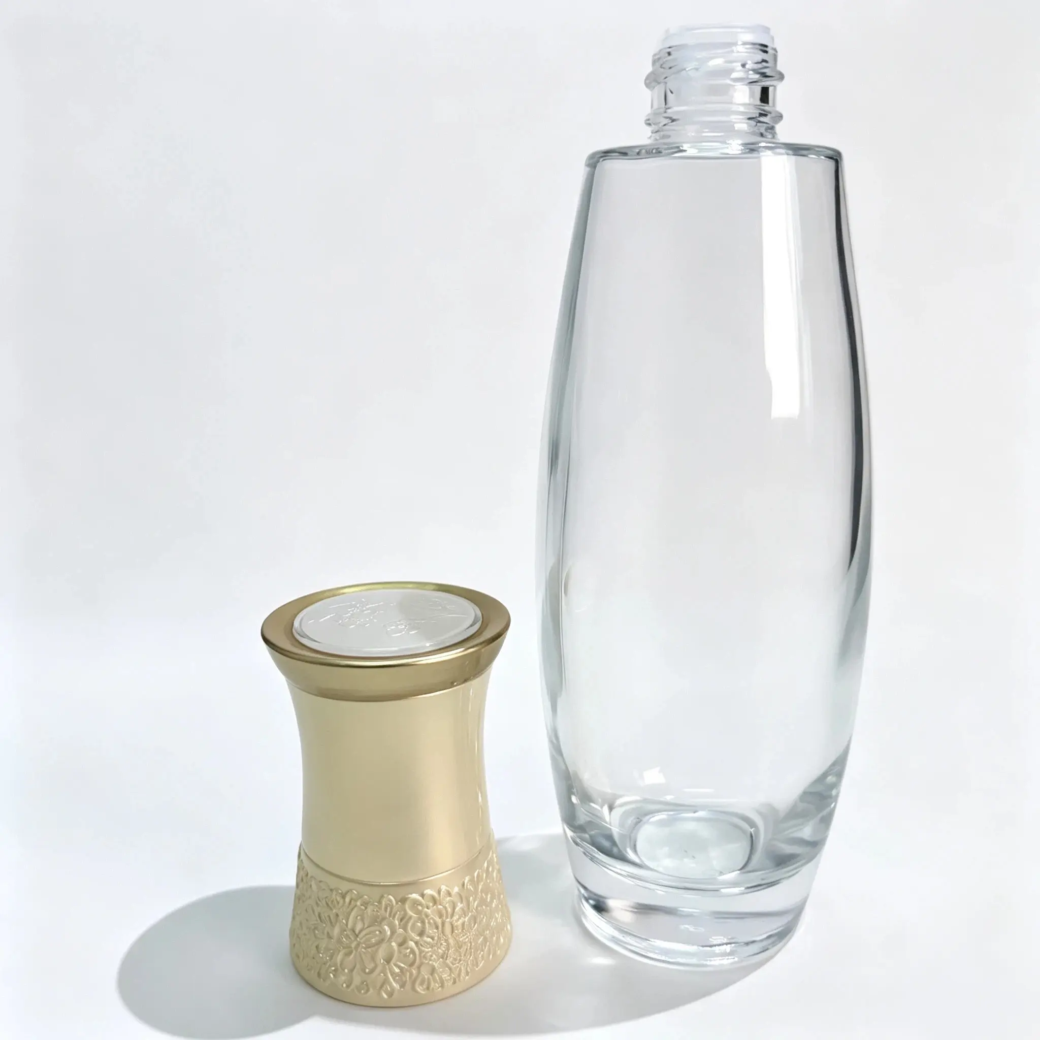 150ml glass toner bottle with matching cap component