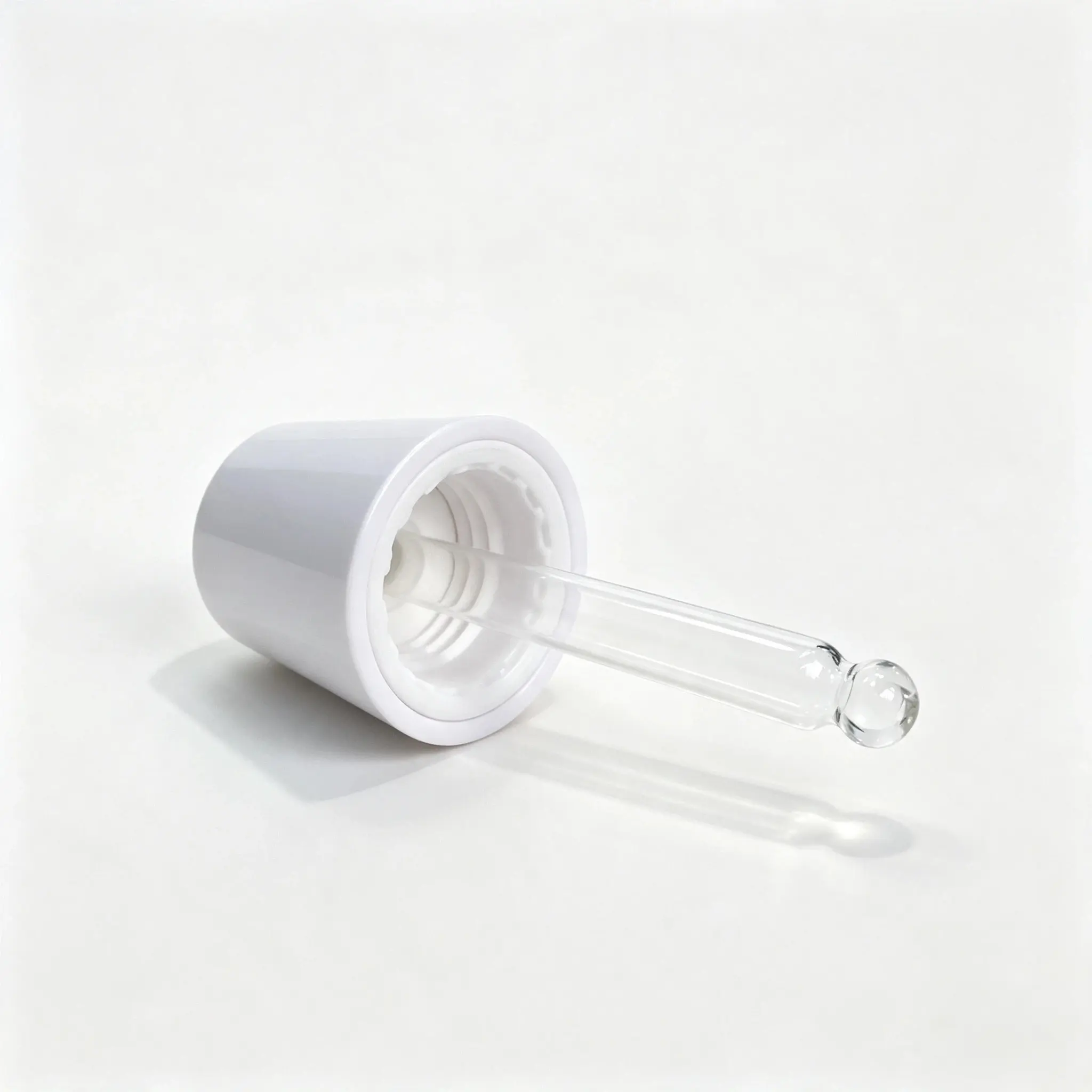 30ml Glass Serum Dropper Bottle Dropper Detail Close detail of the dropper component supplied for the 30ml glass serum bottle