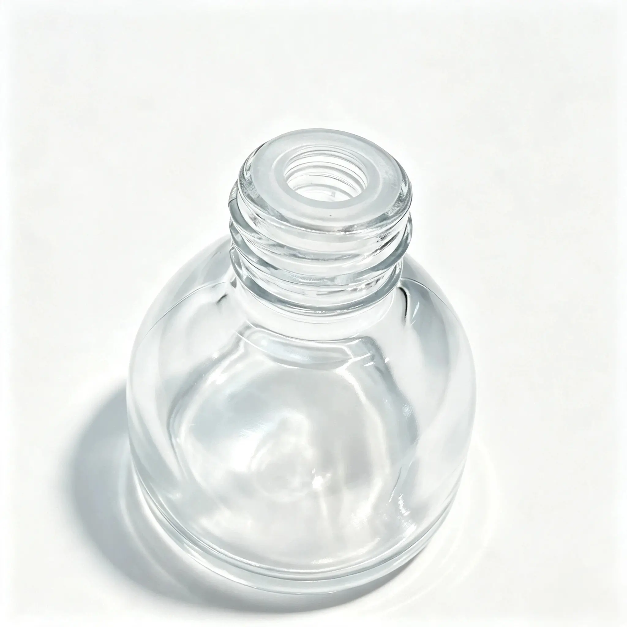 Close view of the threaded neck structure on the 30ml serum dropper bottle