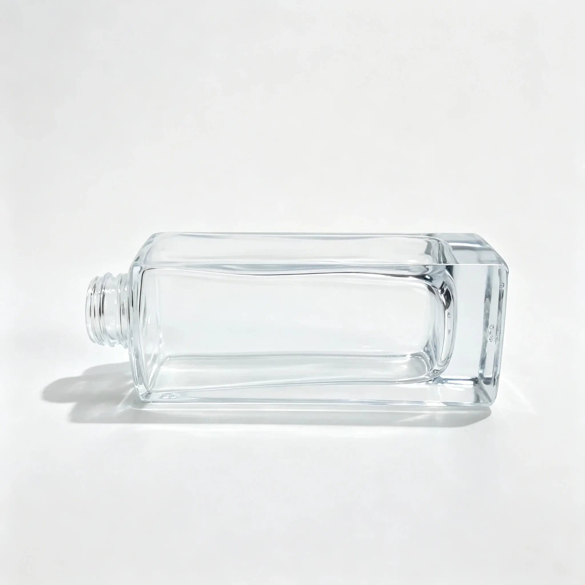 Side structure view of the 50ml clear glass lotion bottle showing its bottle body profile and assembled closure