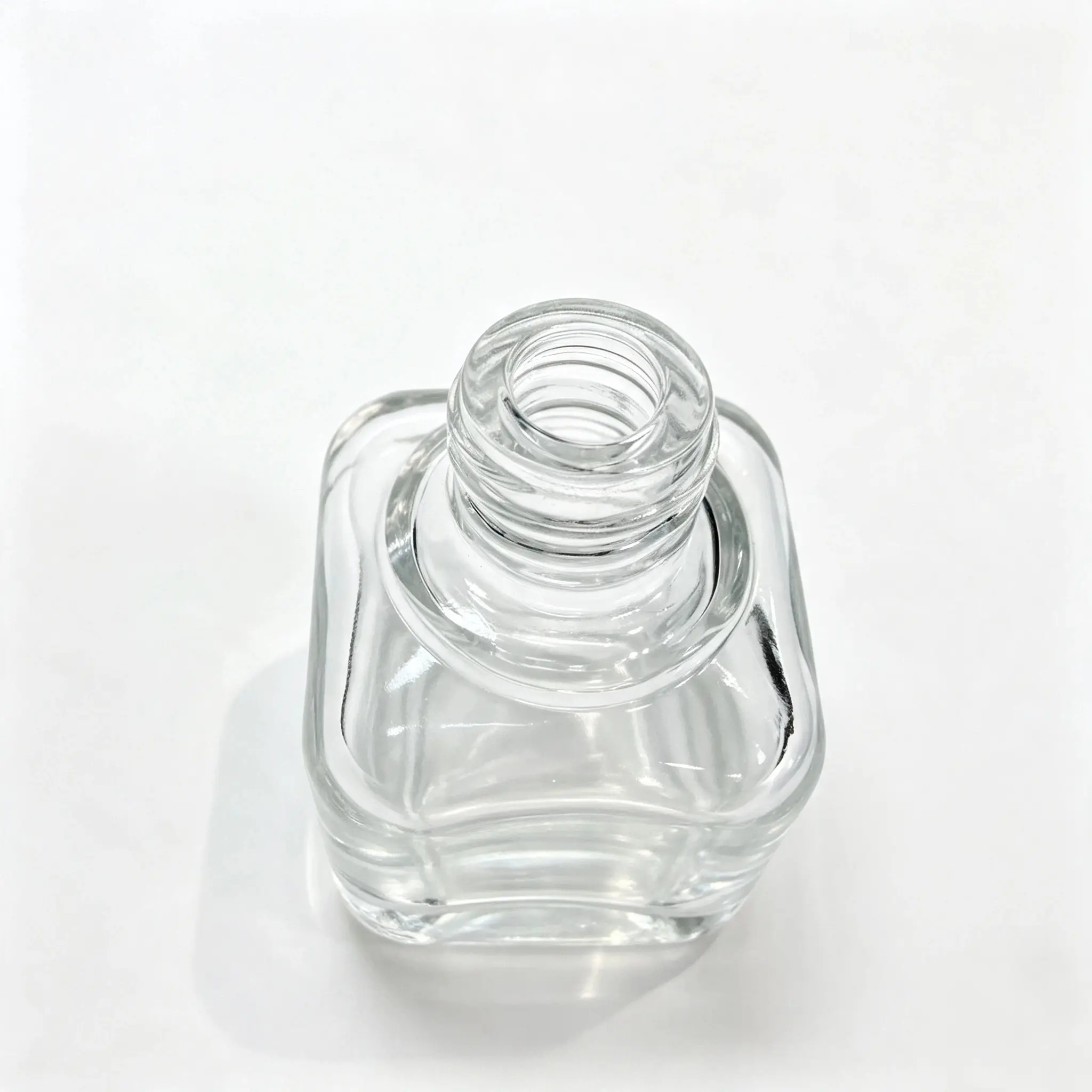 50ml Glass Serum Dropper Bottle Screw Neck Detail Close view of the screw-neck opening on the 50ml glass serum dropper bottle.