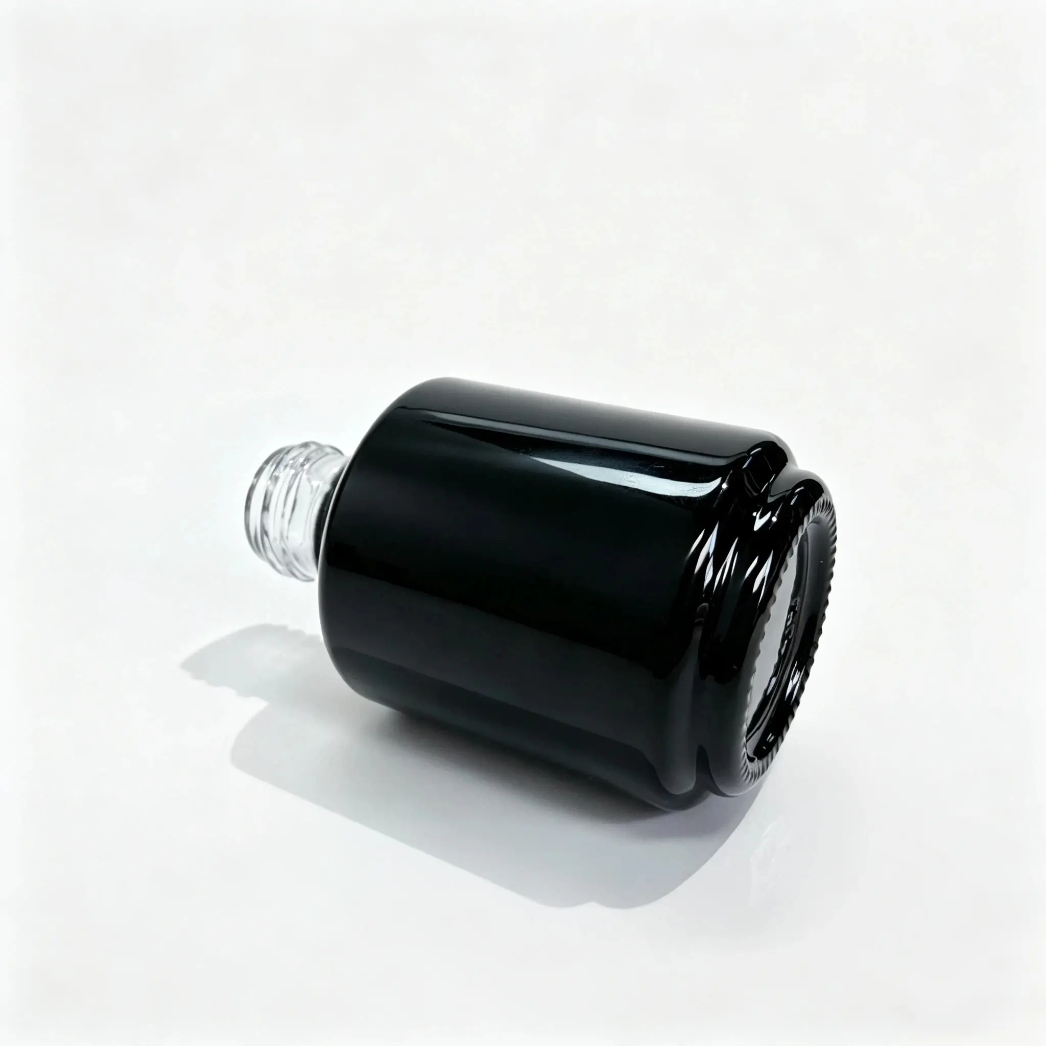 8ml Empty Nail Polish Bottle Side Structure Side profile of the 8ml empty nail polish bottle showing the bottle body proportions and closure structure.
