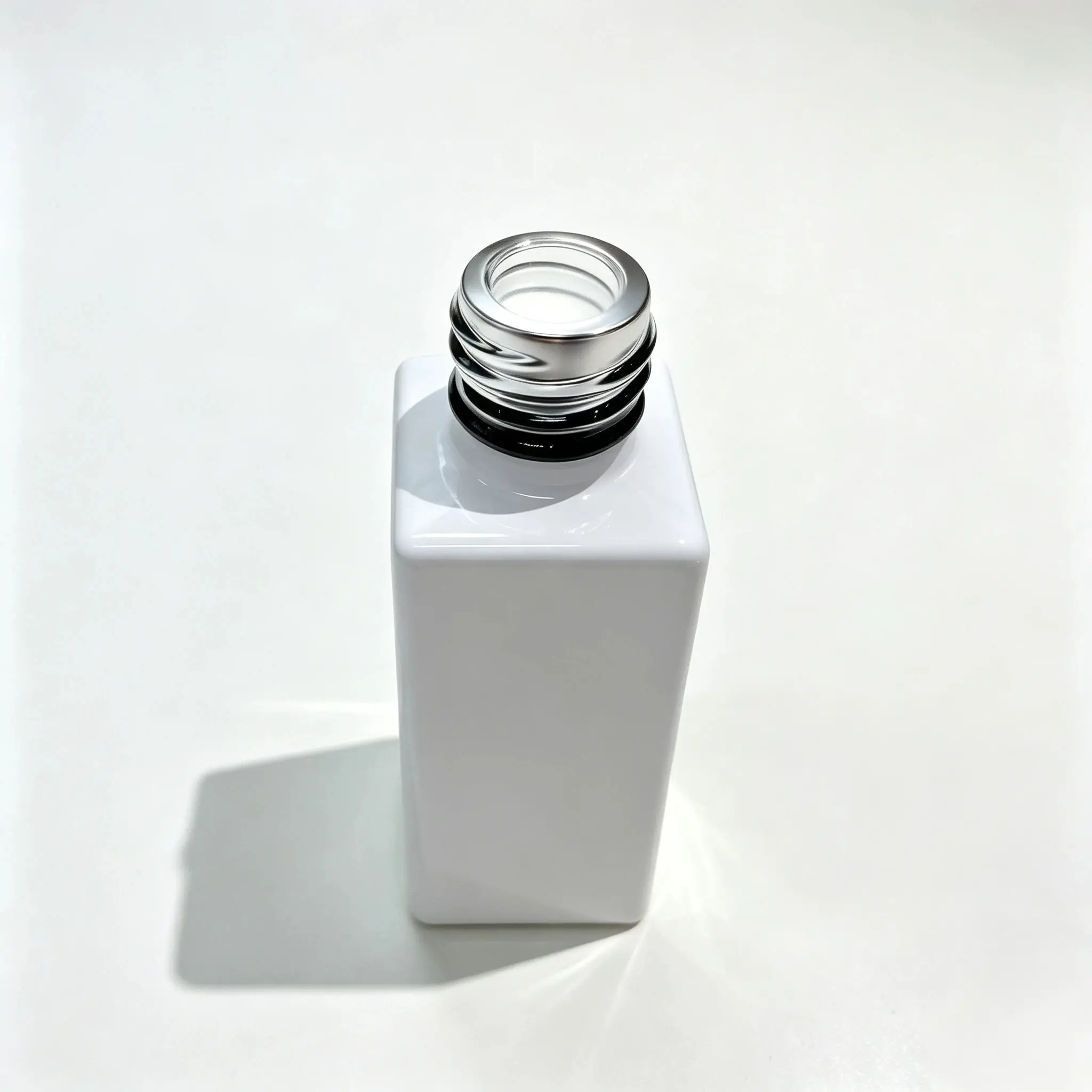 8ml Mini Glass Nail Polish Bottle Neck Opening Detail Close view of the neck opening and finish on the 8ml mini glass nail polish bottle.