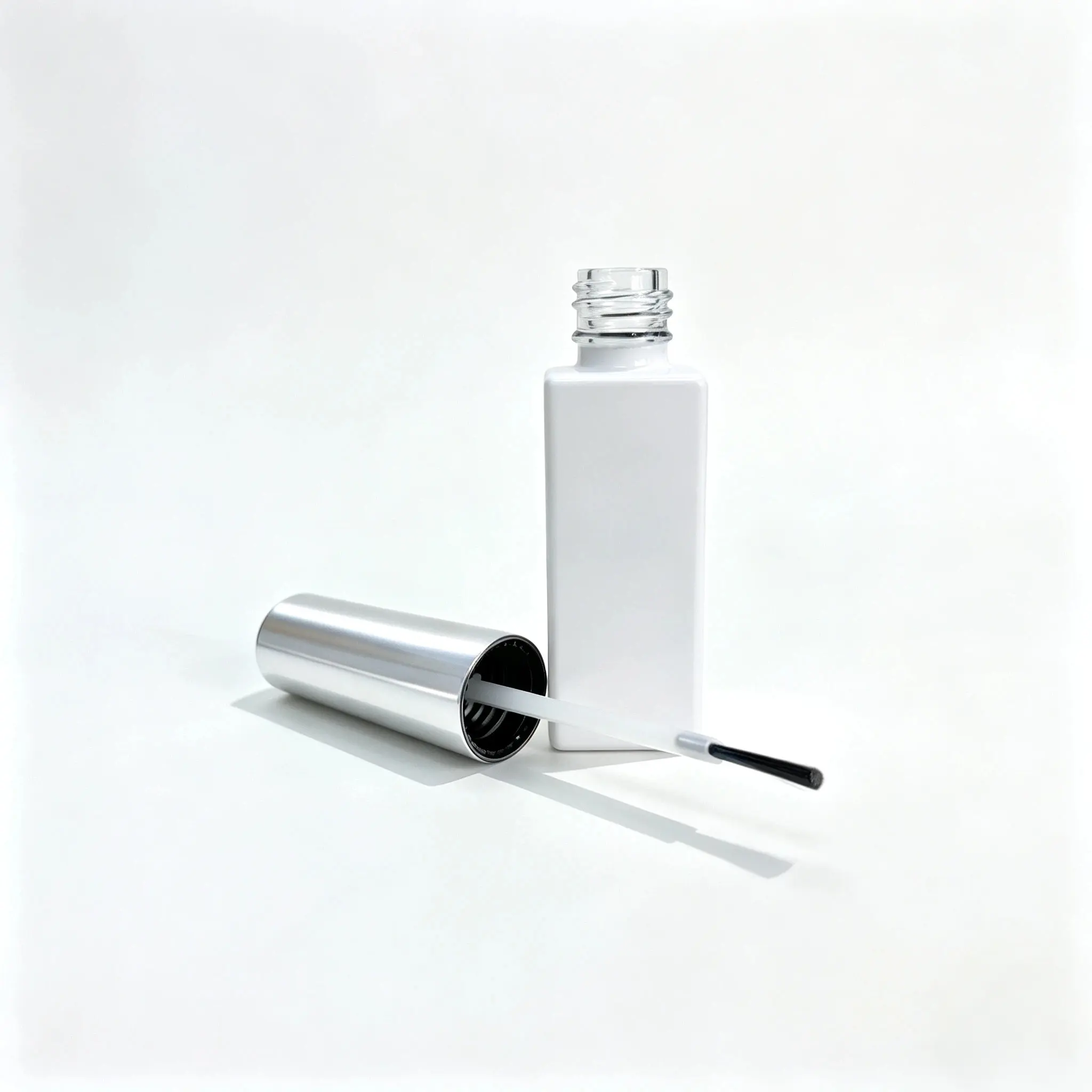 8ml Mini Glass Nail Polish Bottle with Cap and Brush 8ml mini glass nail polish bottle displayed together with its cap and nail polish brush components.