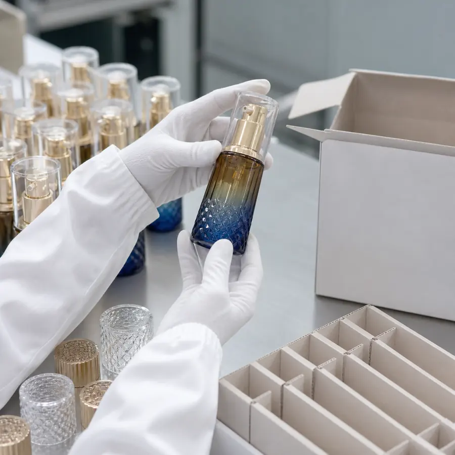 Decorated cosmetic bottle inspected before export packing