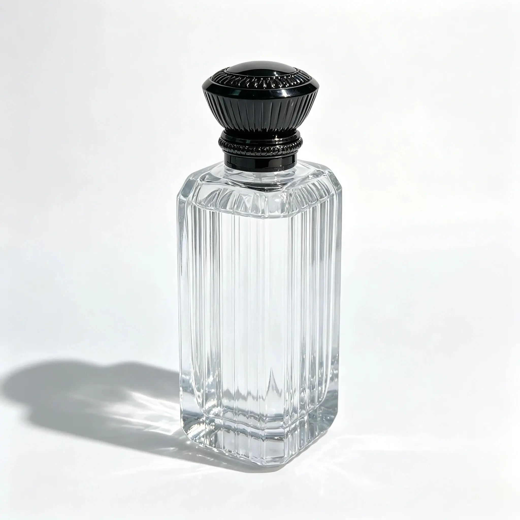 100ml Vertical Ribbed Square Perfume Bottle – Side Profile Side profile of the 100ml vertical ribbed square perfume bottle showing its textured body and decorative black crown-shaped cap.