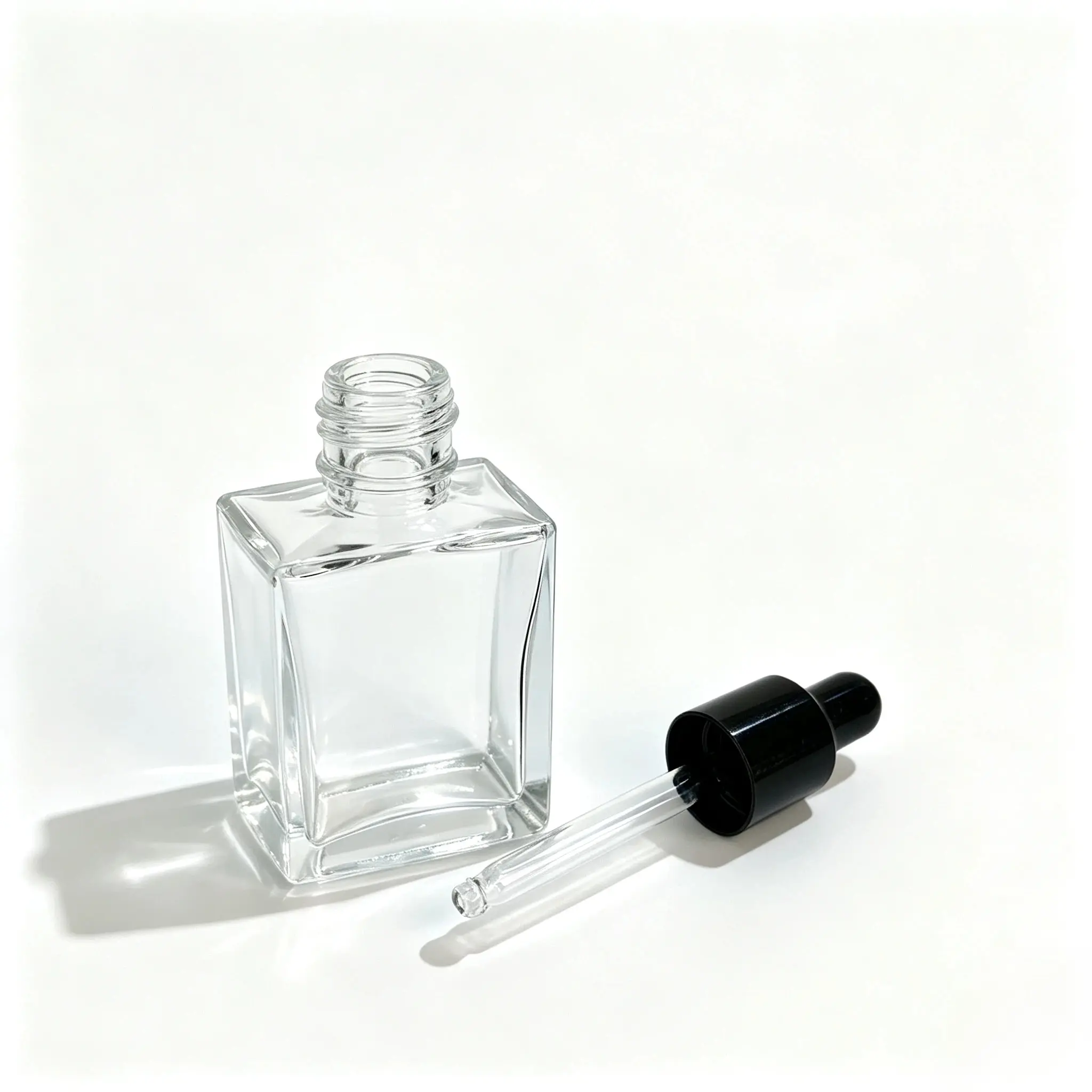 15ml Damlalıklı Serum Şişesi 15ml serum şişesinin kozmetik serum ambalajı için damlalıkla birlikte görünümü