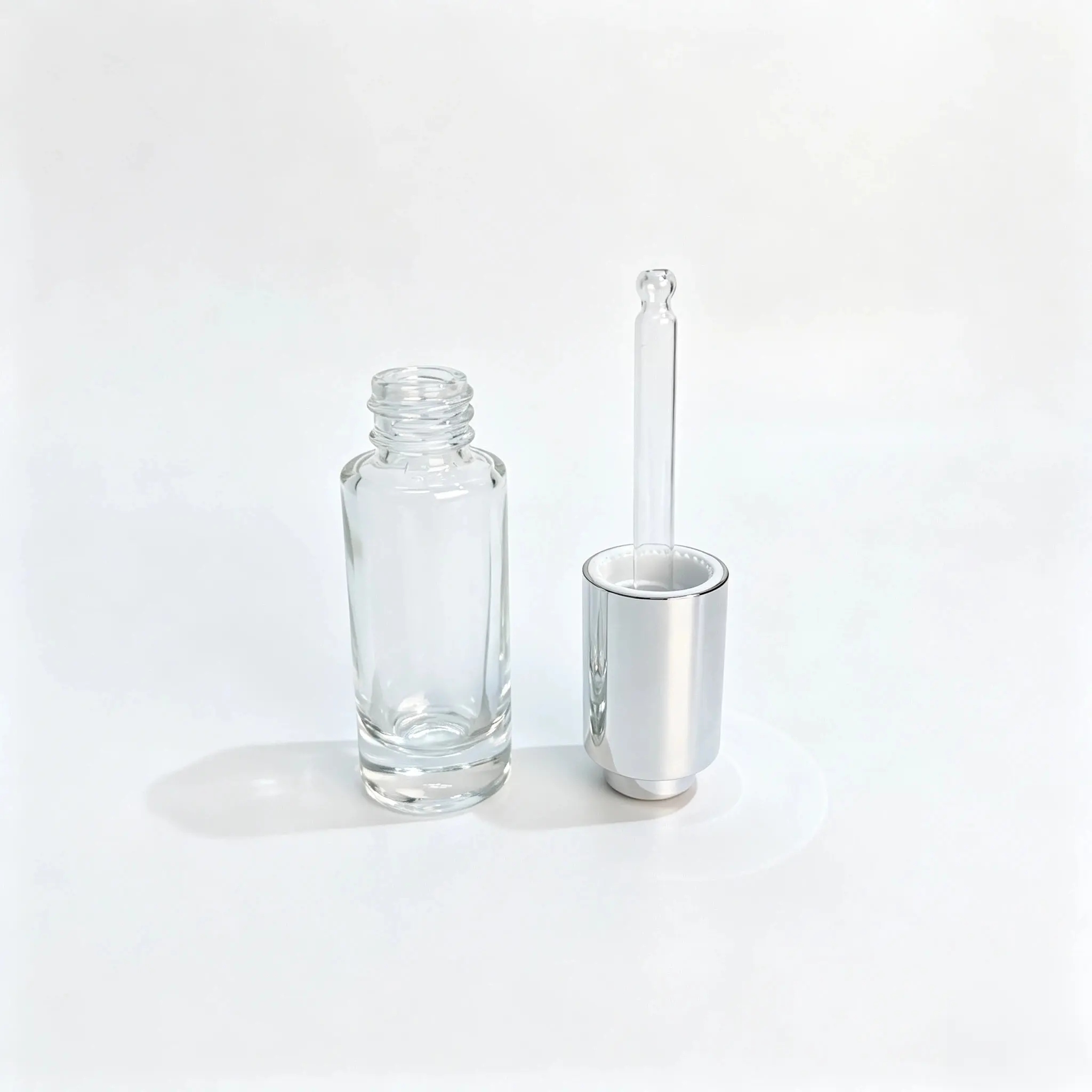15ml Dettaglio dei componenti del flacone contagocce per siero Flacone per siero 15ml senza tappo, mostrato con il contagocce separato come riferimento per il dettaglio dei componenti