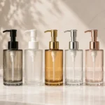 lotion pump nero 24/410 mostrato con logo personalizzato e riferimento di design della decorazione