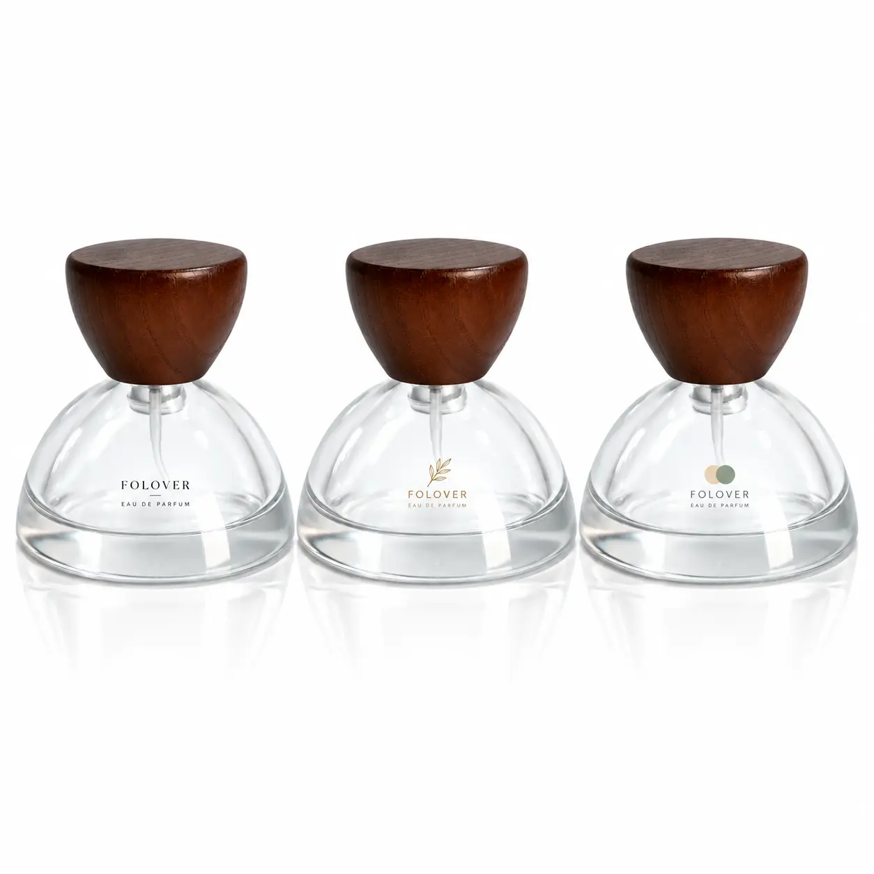 30ml Bottiglia per profumo con tappo in legno - Riferimento stampa logo personalizzato Riferimento per la stampa del logo personalizzato sulla bottiglia per profumo rotonda 30ml con tappo in legno emisferico, che mostra le opzioni di branding per il packaging delle fragranze.