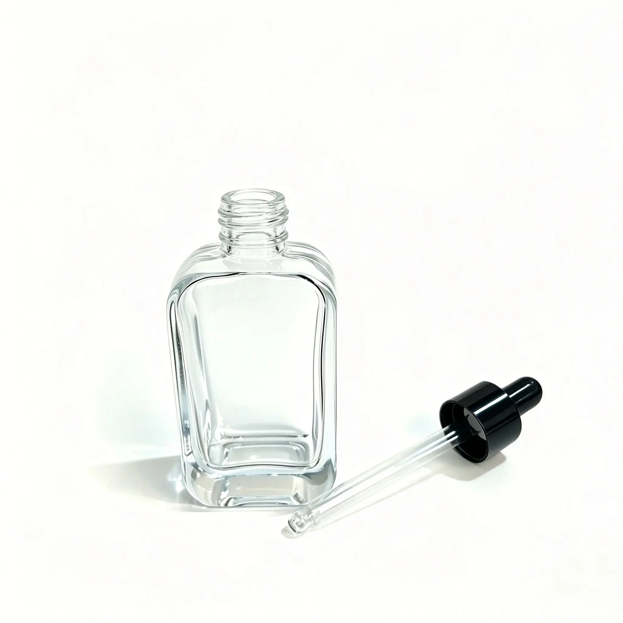 Due esempi di componenti contagocce mostrati per il packaging del flacone per siero 30ml