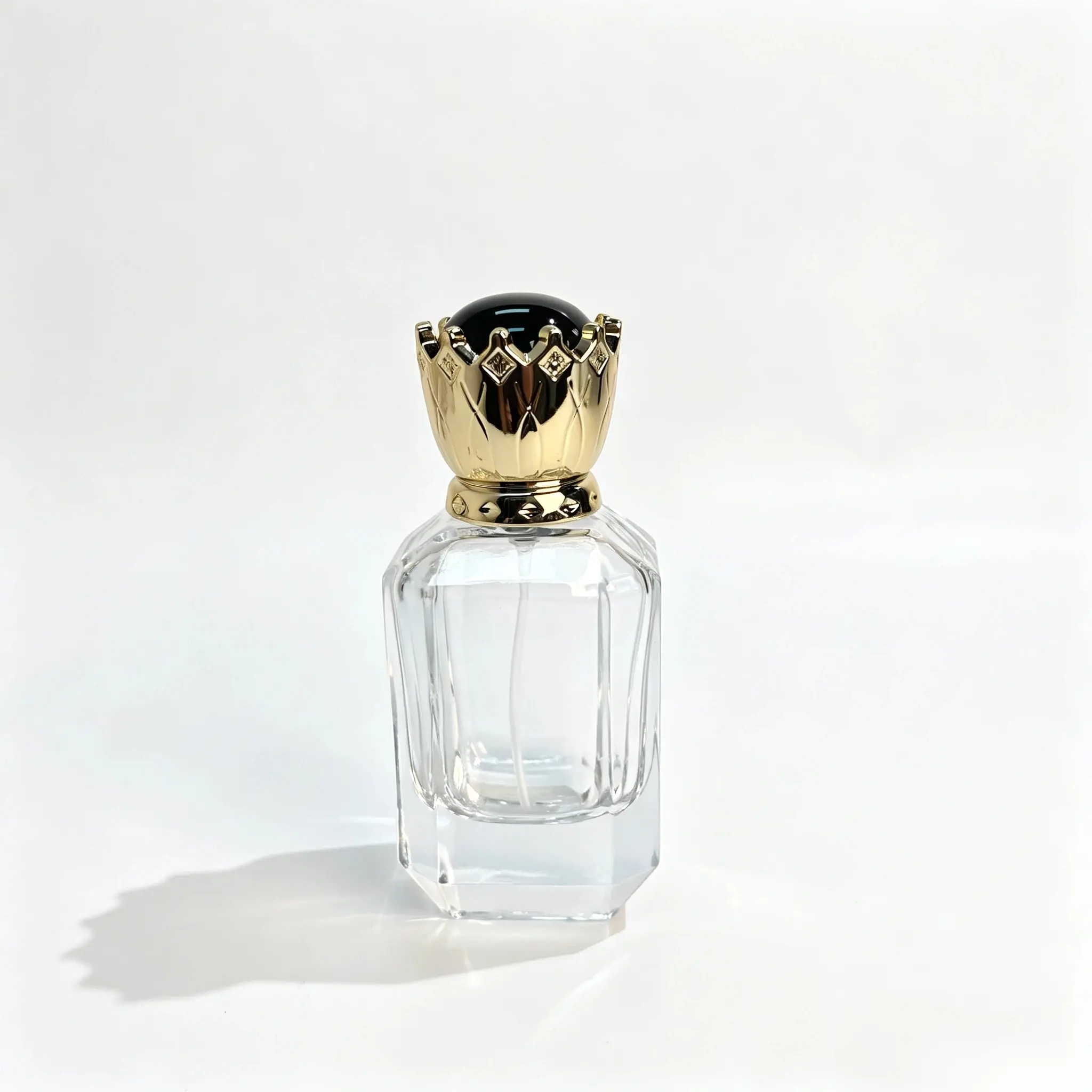 50ml Perfume Bottle with Decorative Crown Cap – Front View Front view of the 50ml perfume bottle with its decorative crown-shaped cap and assembled fragrance packaging design.