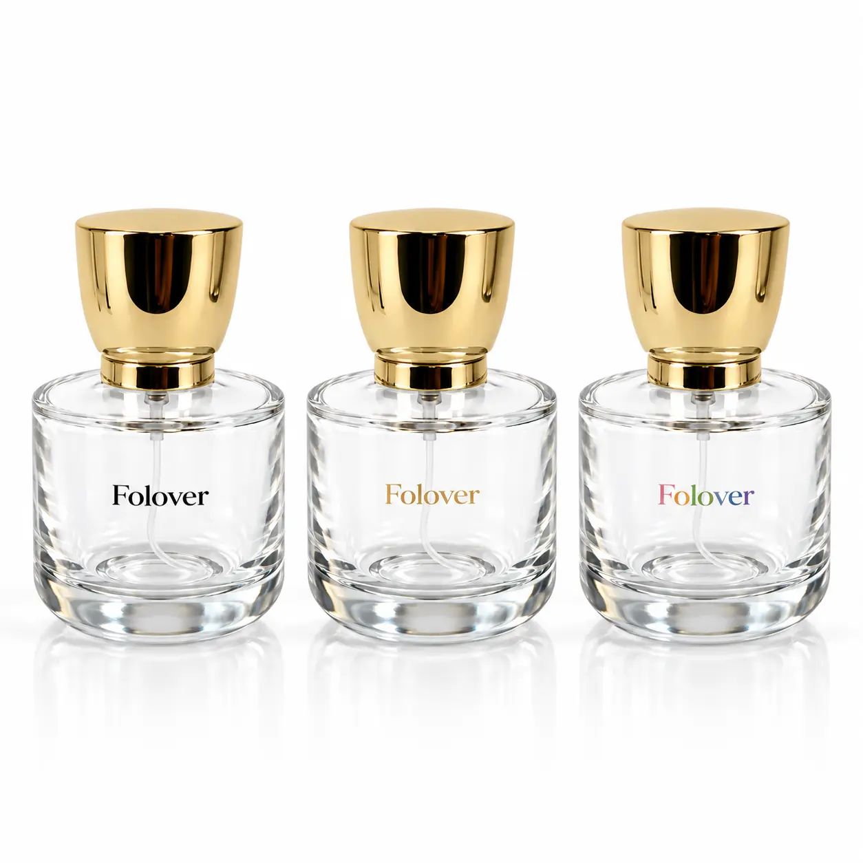 50ml Короткий круглый флакон для духов — пример нанесения индивидуального логотипа Пример нанесения индивидуального логотипа на короткий круглый флакон для духов 50ml с вариантами размещения брендинга на его гладком цилиндрическом корпусе.