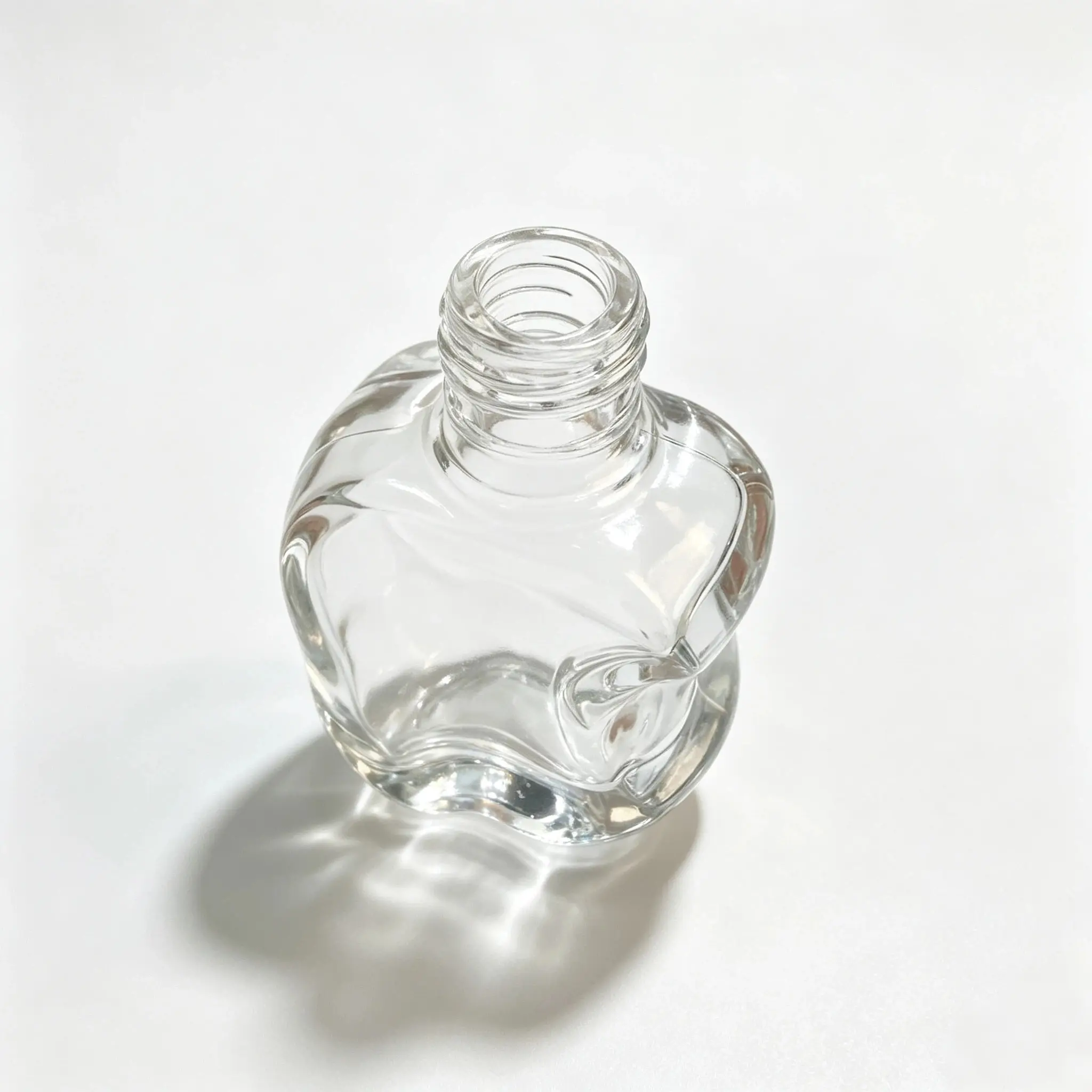 5ml زجاجة طلاء أظافر على شكل تفاحة مقضومة – تفاصيل الرقبة اللولبية تفاصيل الرقبة اللولبية لزجاجة طلاء الأظافر الزجاجية بشكل تفاحة مقضومة 5ml