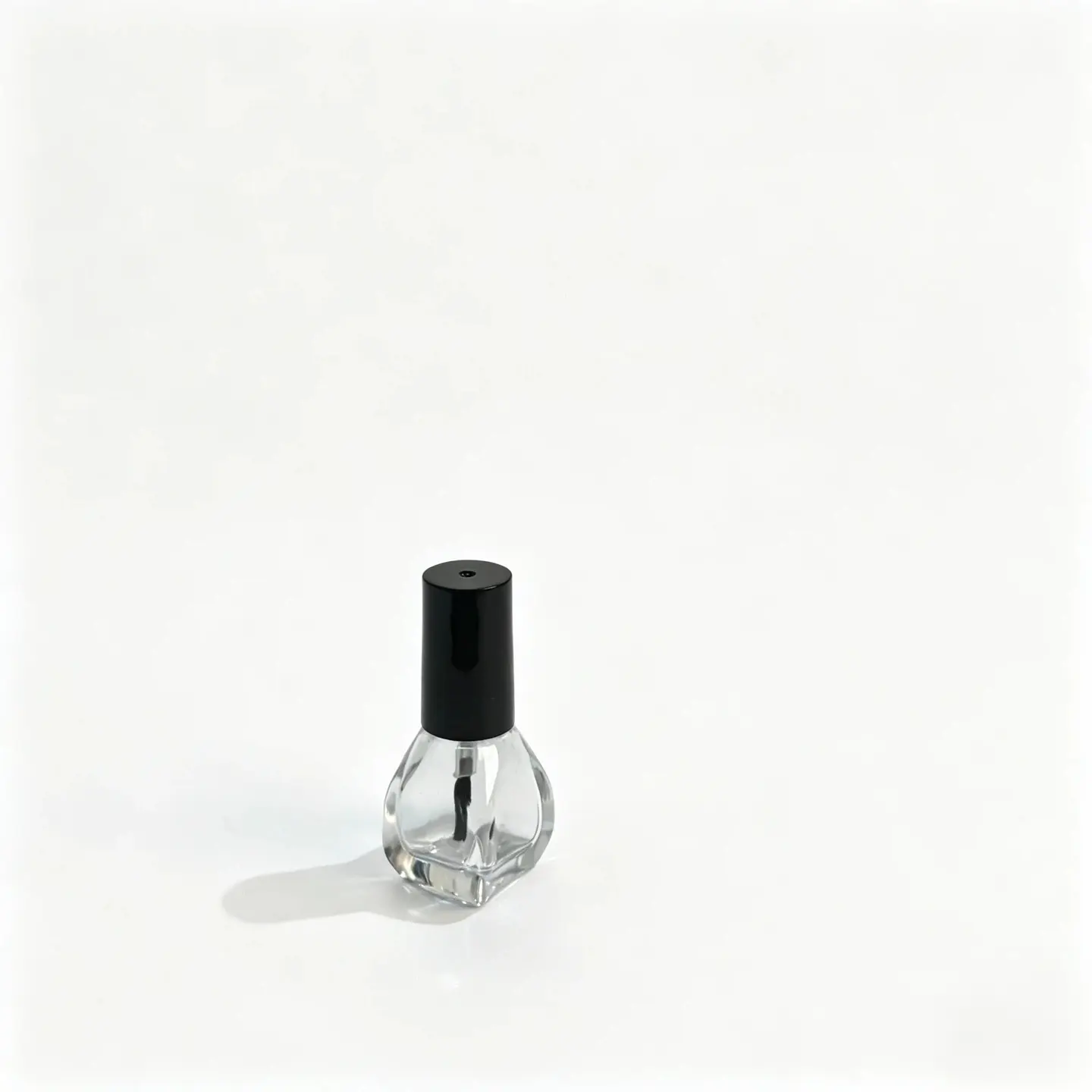 5ml Glas-Nagellackflasche mit ausgestellter Basis – Seitenansicht Seitenansicht mit dem konischen Körper und dem breiteren Boden der 5ml Glas-Nagellackflasche