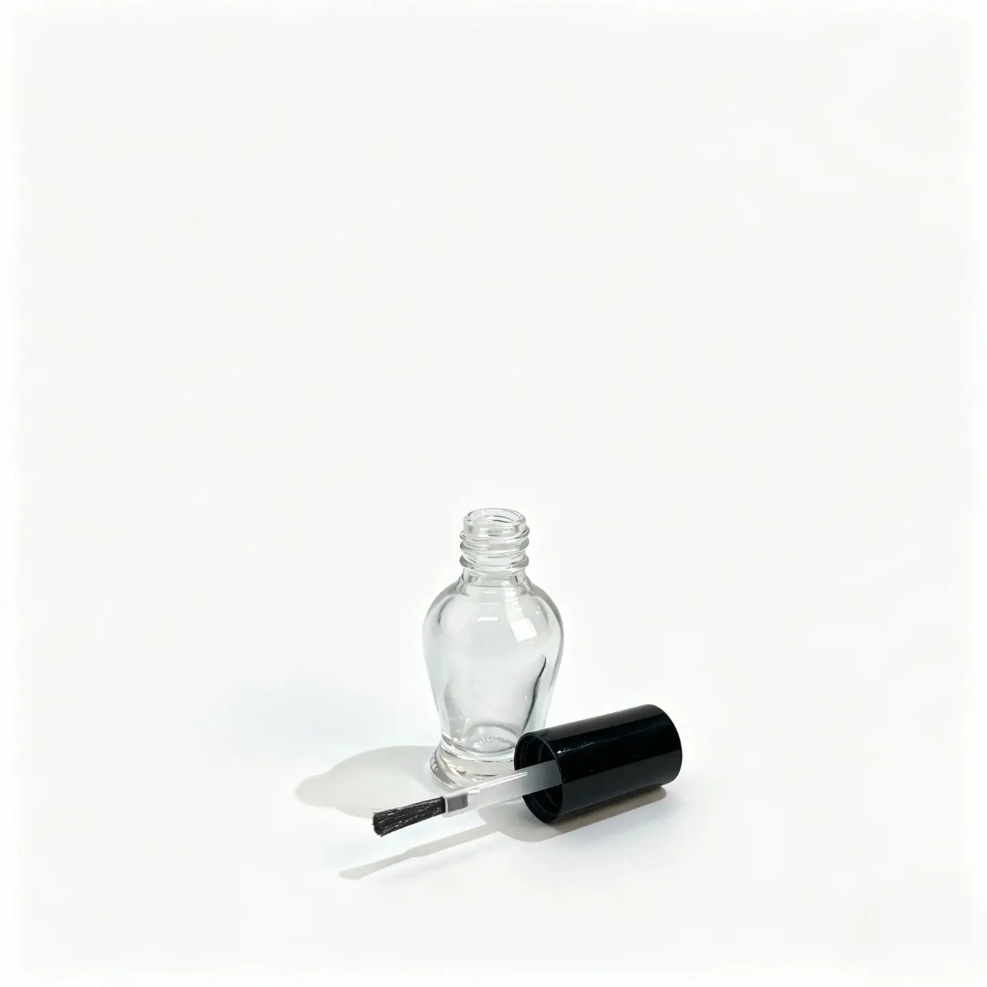 8ml مكونات الغطاء والفرشاة لزجاجة طلاء الأظافر 8ml زجاجة طلاء أظافر معروضة مع مكونات فرشاة وغطاء منفصلة لاختيار التغليف