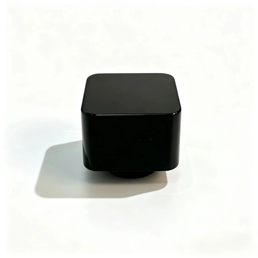 Tapón de perfume ABS cuadrado negro mostrado de frente con un perfil exterior geométrico limpio para envasado de fragancias