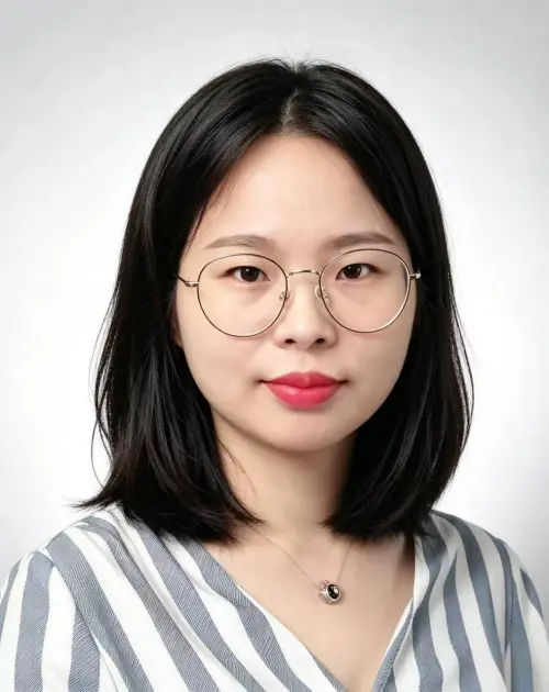 Cora from FOLOVER PACK sales and service team