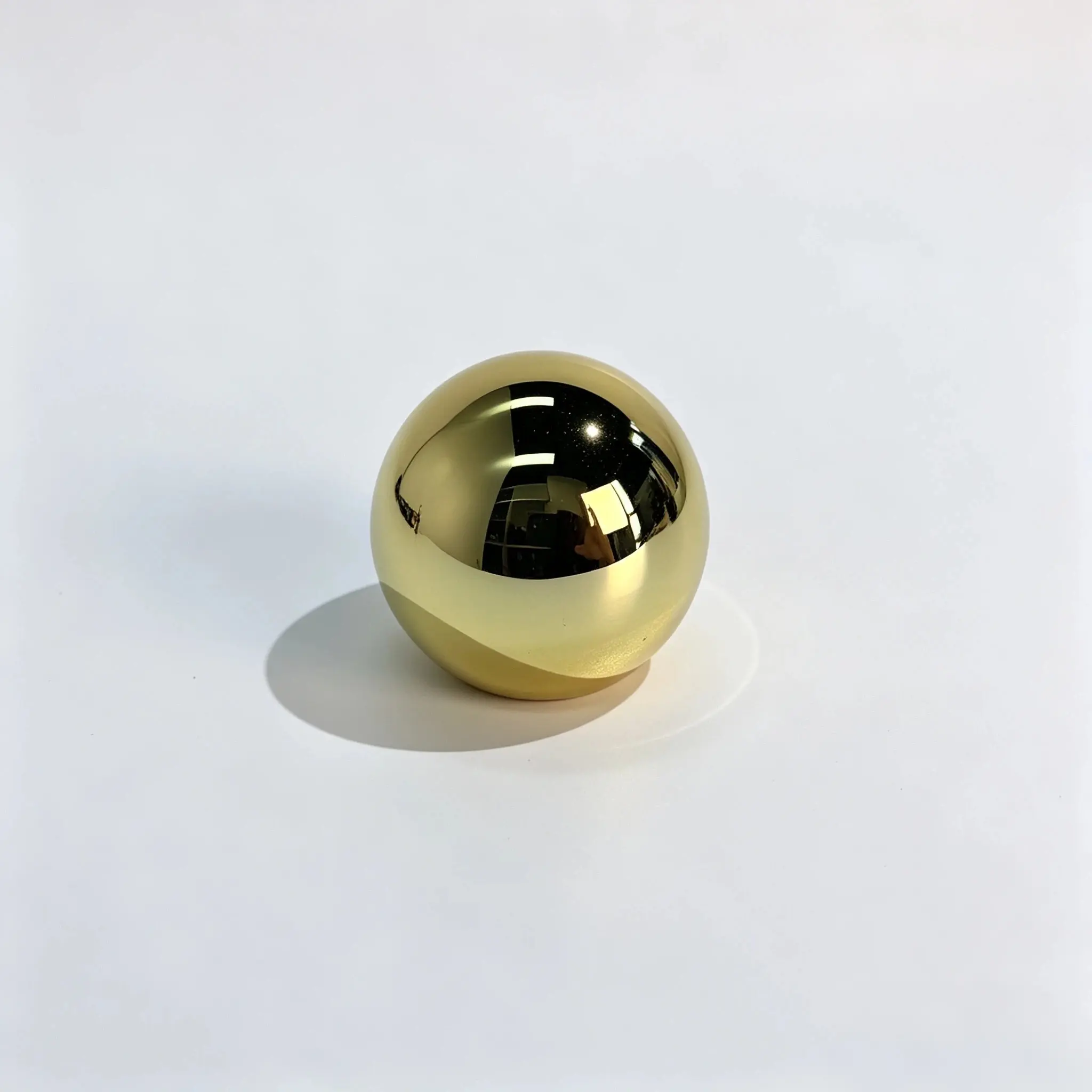 Hình ảnh mặt sau nắp nước hoa ABS Gold Round Nắp nước hoa ABS Gold Round nhìn từ mặt sau với hình dạng tròn và bề mặt ngoài màu vàng có thể nhìn thấy