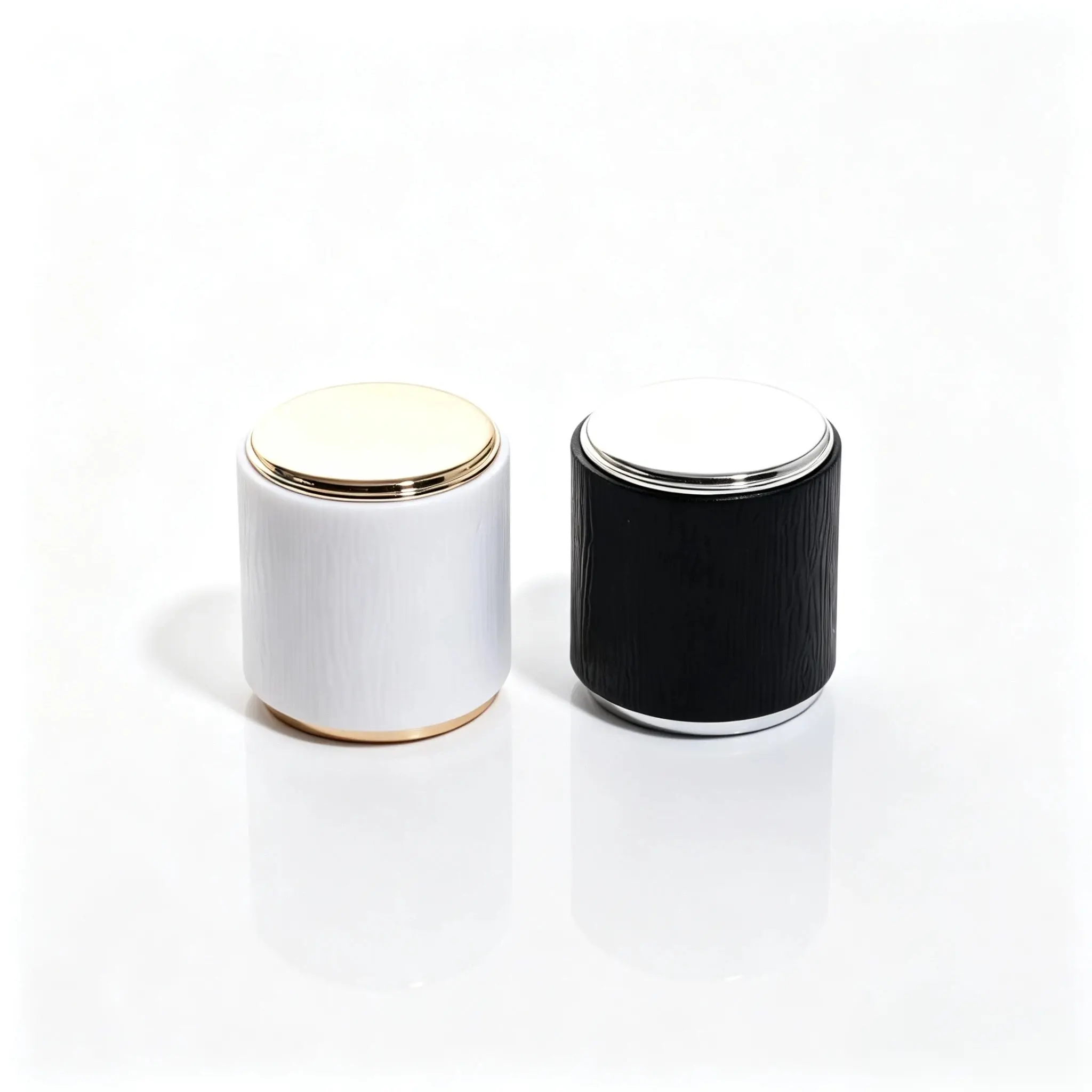 Nắp chai nước hoa ABS hình trụ vân gỗ nhìn từ phía sau với dáng tròn và bề mặt vân gỗ giả trang trí có thể thấy rõ
